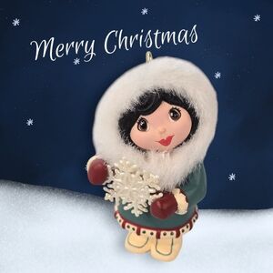 NWOT Vintage 2000 Hallmark Keepsake Christmas Ornament Bringing Her Gift Eskimo